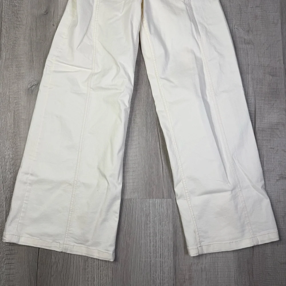 Free People button white wide